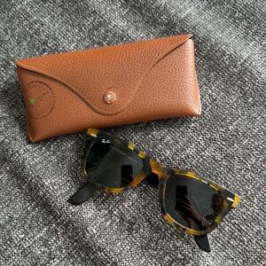 Ray-Ban Tortoise Shell Wayfarer Sunglasses